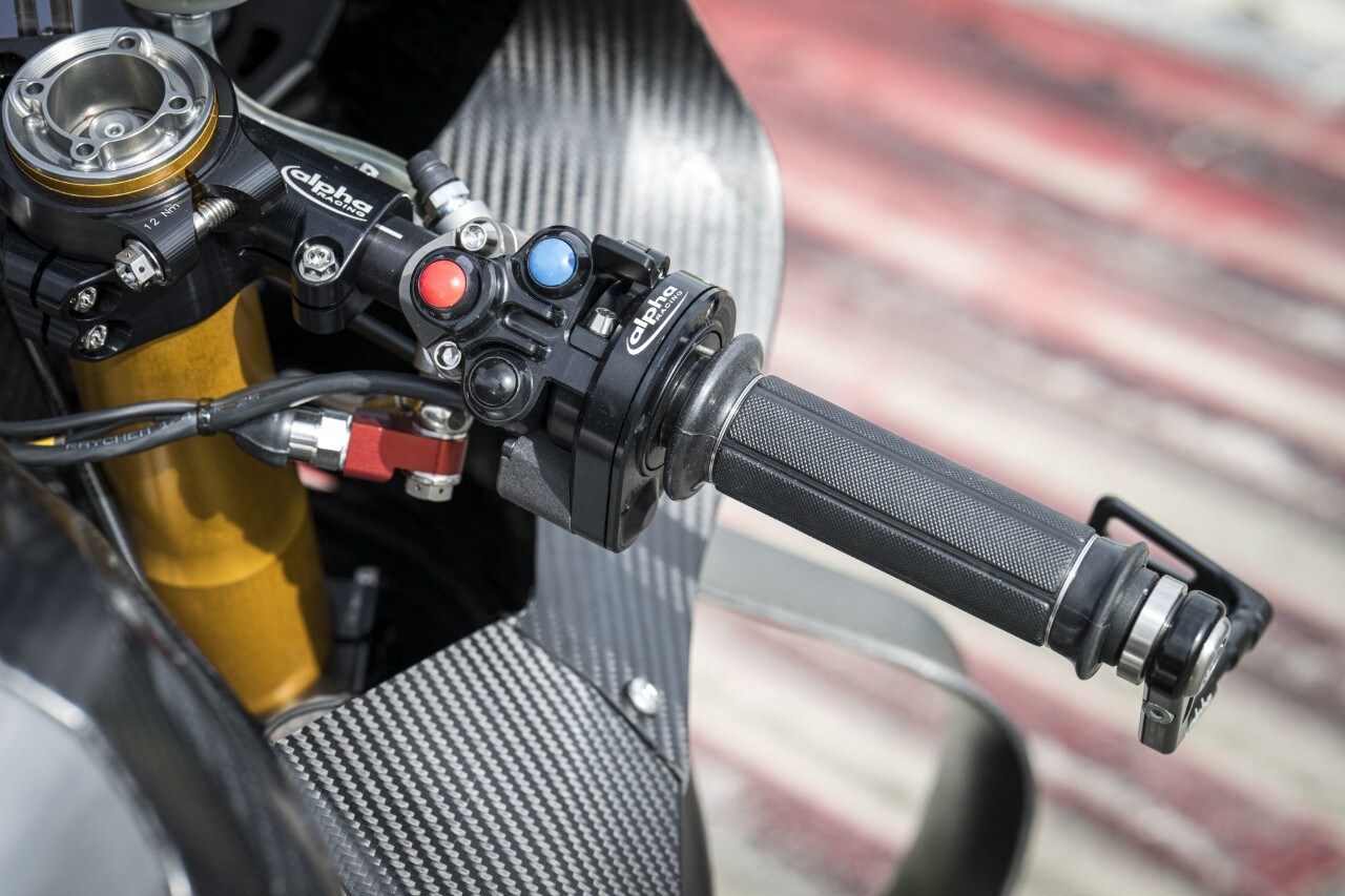 DueruoteTG #238 - Abbiamo guidato in pista la BMW che corre in SBK! 